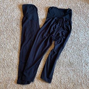 Maternity crop leggings